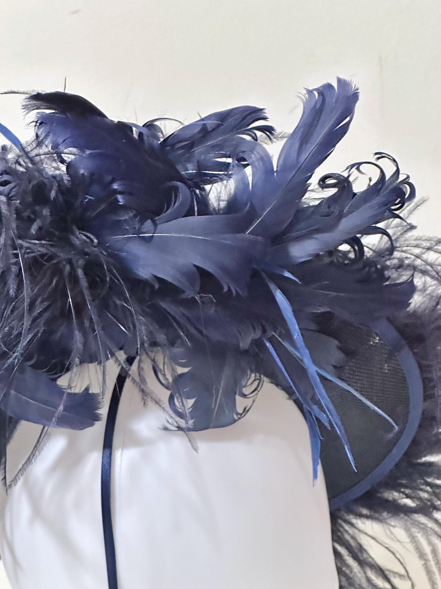 Navy Fascinator Hat, Blue Wedding Fascinate Hat, Navy Blue Feather Hat, Church Hat, Navy Feather Fascintor Ascot Hat, High Tea Party Hat